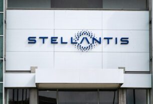 Stellantis oferecerá amplas compensações a trabalhadores assalariados dos EUA e alerta sobre possíveis demissões