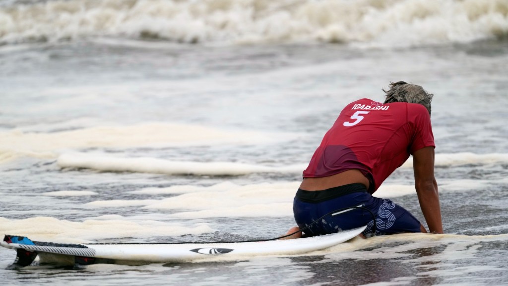 Surfista japonês responde Medina em português após eliminação em Paris 2024