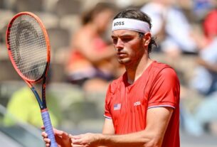 Taylor Fritz luta para vencer no segundo round