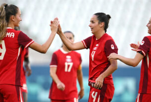 Técnico da seleção feminina de futebol do Canadá é suspenso em meio à polêmica envolvendo drones