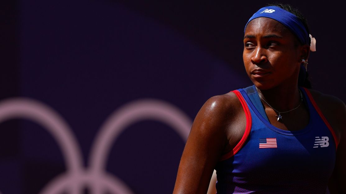 Tênis: Coco Gauff discute com árbitro, chora e é eliminada da Olimpíada