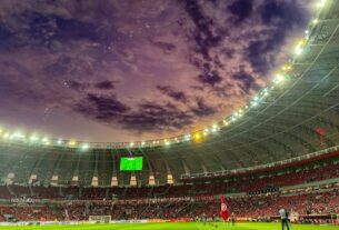 Torcida do Inter se revolta com eliminação na Sul-Americana e tenta invadir gramado