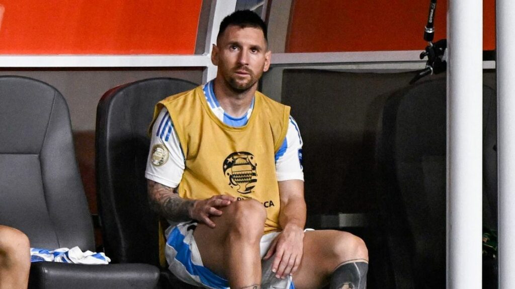 Tornozelo de Messi fica inchado após lesão na final da Copa América; veja