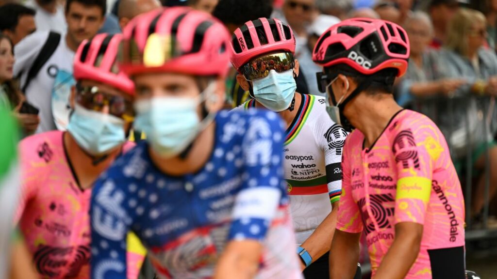 Tour de France usa protocolos da pandemia e adota uso obrigatório de máscaras