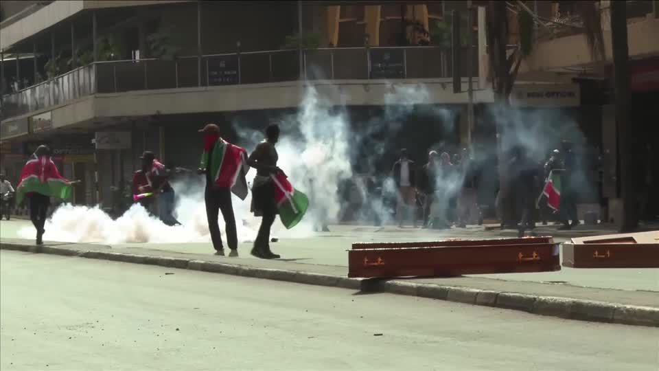 Tropa de choque entra em confronto com manifestantes no Quênia