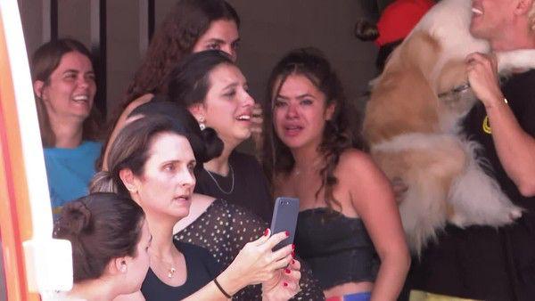 Maisa Silva e amigas fogem de apartamento em chamas. Veja o vídeo