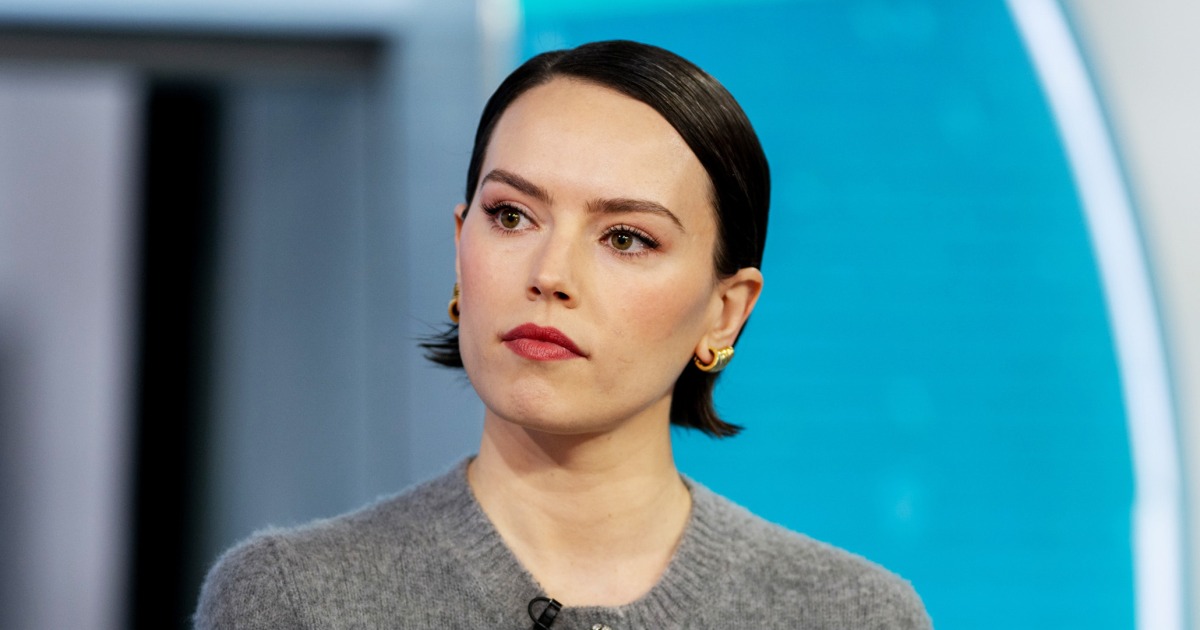 A atriz Daisy Ridley, de 'Star Wars', revela diagnóstico da doença de Graves