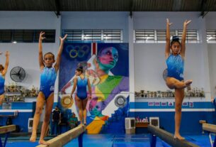 A campeã olímpica brasileira Andrade inspira meninas na academia de sua cidade natal, onde sua carreira começou