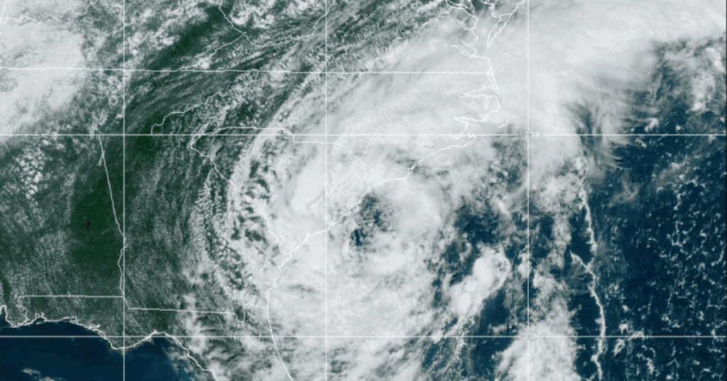 A tempestade tropical Debby faz segundo desembarque nos EUA, na Carolina do Sul