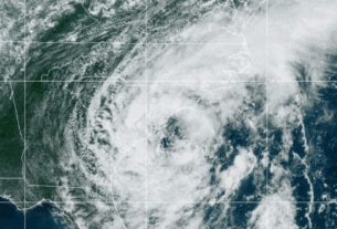 A tempestade tropical Debby faz segundo desembarque nos EUA, na Carolina do Sul