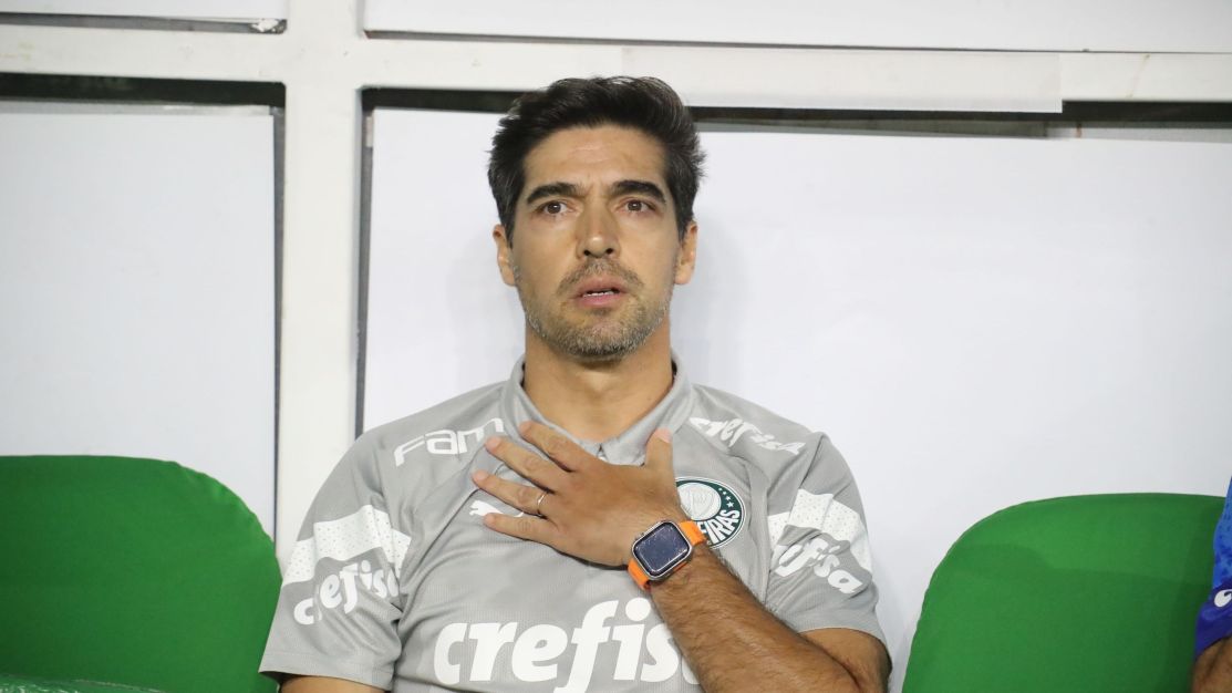 Abel Ferreira é expulso por gesto obsceno em Palmeiras x Flamengo; entenda