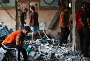 Ataque israelense em escola na Cidade de Gaza deixa dezenas de mortos, dizem autoridades de saúde