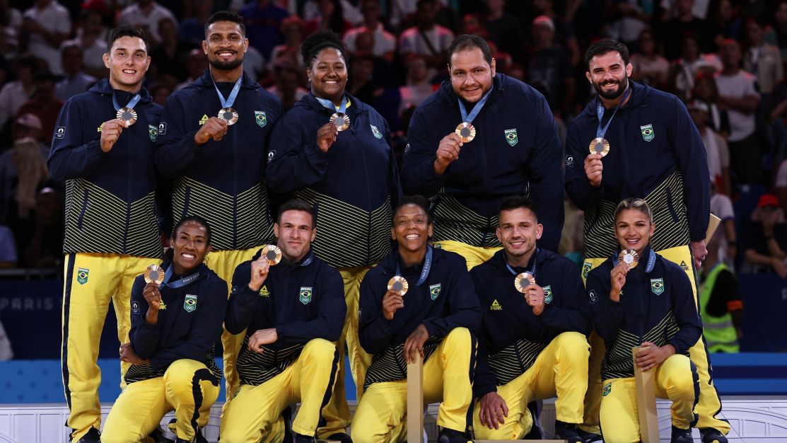 Baby, do judô, exibe medalhas e estado do bronze em Paris chama a atenção