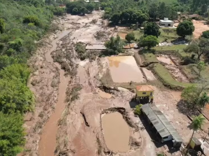 Barragem rompe em condomínio de luxo e lama invade pistas e casas no MS