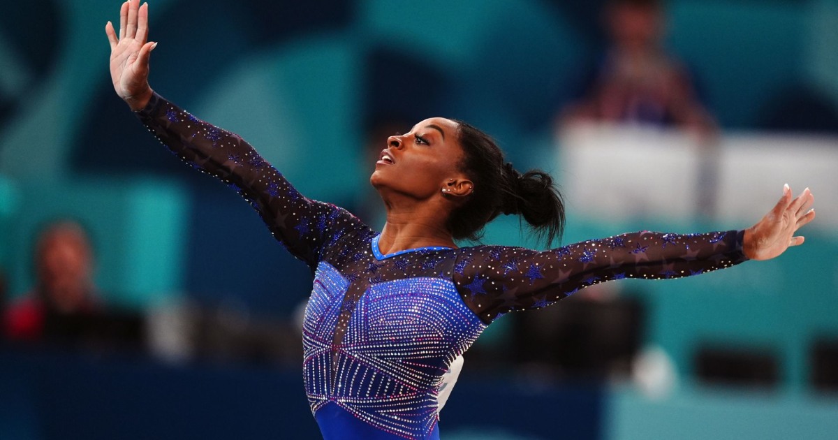 Biles conquista ouro geral com rotina impressionante no solo na final feminina