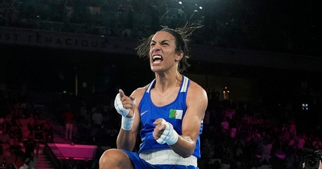 Boxeadora Imane Khelif avança para campeonatos olímpicos em meio a controvérsia de gênero