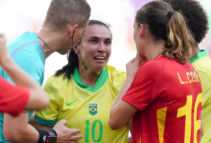 Marta foi expulsa na primeira fase contra a Espanha e pegou dois jogos de suspensão (Reprodução)