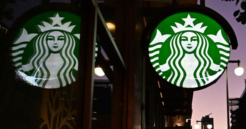 CEO da Starbucks, Laxman Narasimhan, sai após dificuldades de vendas; Brian Niccol, da Chipotle, assume