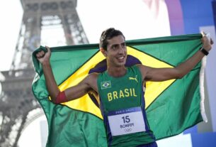 Caio Bonfim ganha medalha de prata na marcha atlética em Paris