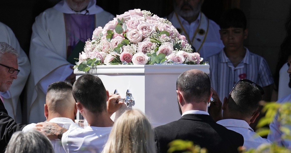 Cidade inglesa de Southport lamenta morte de criança de 9 anos e pede fim da agitação