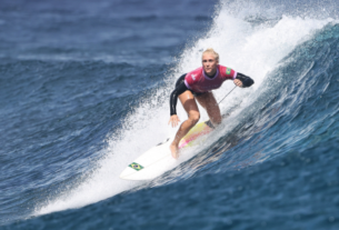 Com medalha garantida, Tatiana Weston-Webb vai disputar o ouro no surfe feminino