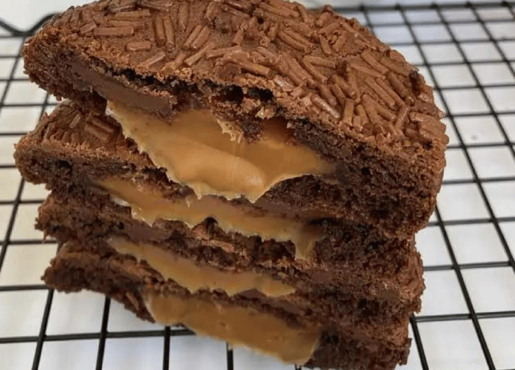 Cookie de Chocolate com Recheio de Churros