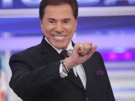 Corinthians homenageia Silvio Santos e anuncia jogadores no estilo “pião da felicidade”