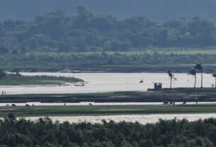 Dezenas de rohingyas, incluindo crianças, morreram em ataque de drones enquanto fugiam de Mianmar, dizem testemunhas