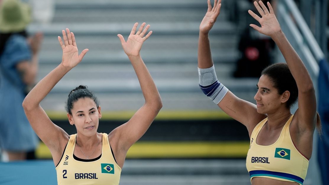 Duda e Ana Patrícia garantem disputa por medalha no vôlei de praia