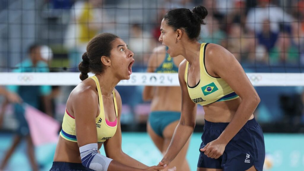 Duda e Ana Patrícia vencem australianas de virada e vão à final no vôlei de praia