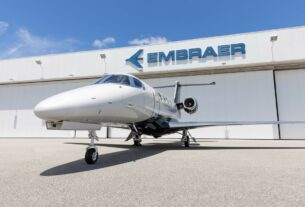 Embraer oferece mais de 160 bolsas de estudos em tecnologia exclusivas para pessoas com mais de 50 anos; veja como se inscrever