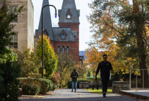 Ex-aluno de Cornell pega 21 meses de prisão por postar ameaças violentas a estudantes judeus