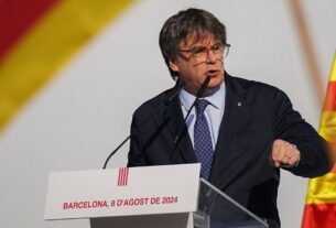 Ex-líder catalão Carles Puigdemont retorna à Espanha após 7 anos como fugitivo