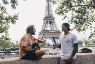 Gabriel Medina se encontra com francês que fez foto icônica