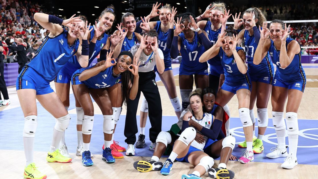 Itália arrasa EUA e conquista ouro inédito no vôlei feminino em Paris 2024