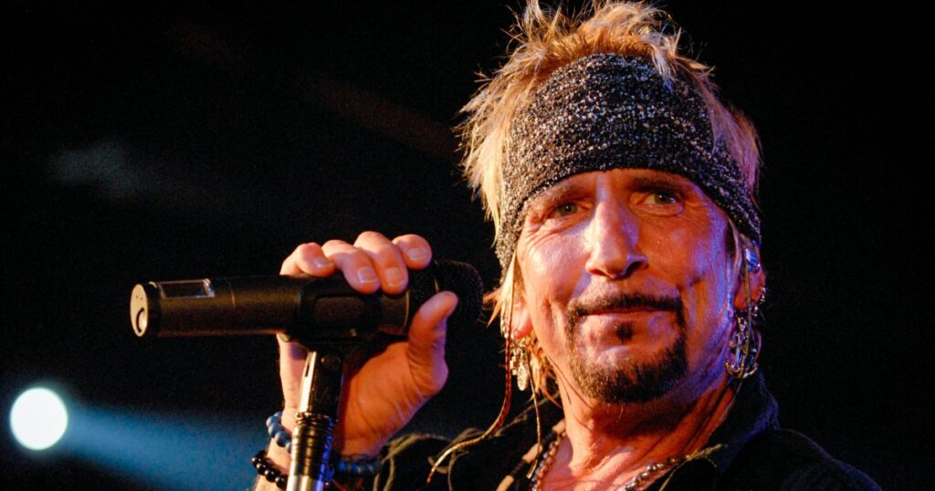 Jack Russell, vocalista e membro fundador da banda Great White, morre aos 63 anos