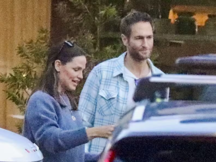 Jennifer Garner aparece com o namorado após rumores de reconciliação com Ben Affleck