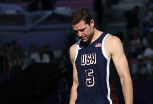 Jimmer Fredette, do basquete 3x3 dos EUA, rompe ligamentos e fica fora por 6 meses