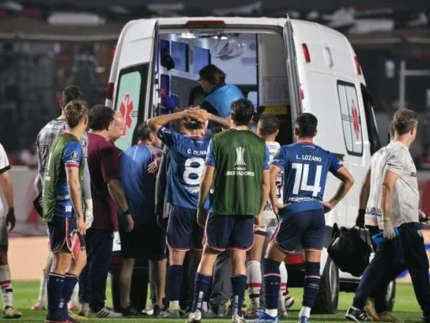 Jogador que desmaiou em campo durante jogo do São Paulo está na UTI