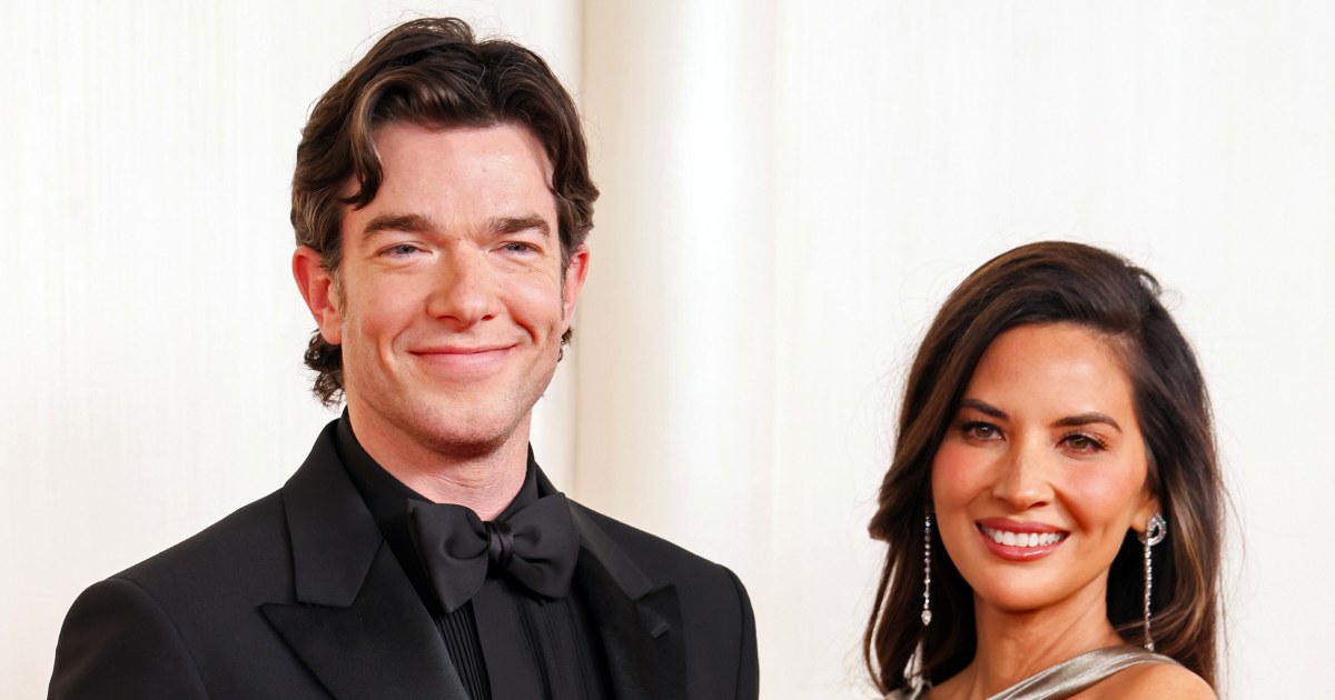 John Mulaney fala sobre se casar com a grande família vietnamita de Olivia Munn