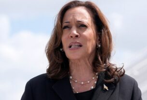 Kamala Harris se reúne com finalistas de vice-presidente