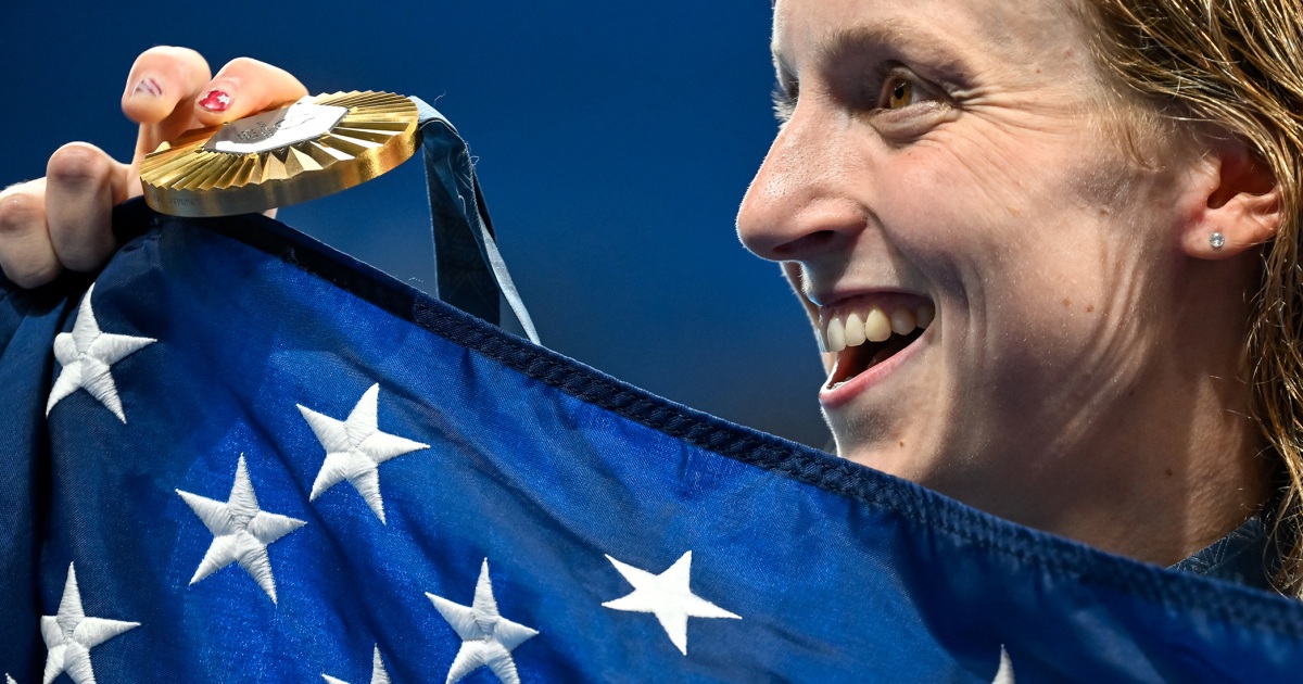 Katie Ledecky ganha 13ª medalha, maior número de medalhas para uma atleta olímpica na história