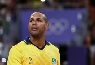 Leal anuncia aposentadoria da Seleção Brasileira de vôlei após eliminação em Paris