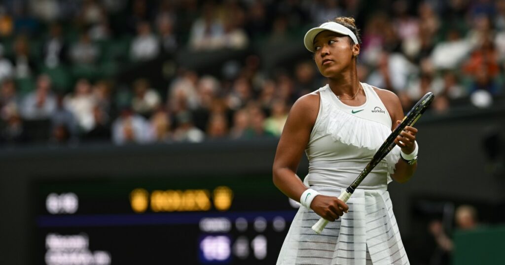 Naomi Osaka diz que não 'sente que está no meu corpo' após uma série de perdas desde que voltou da licença-maternidade