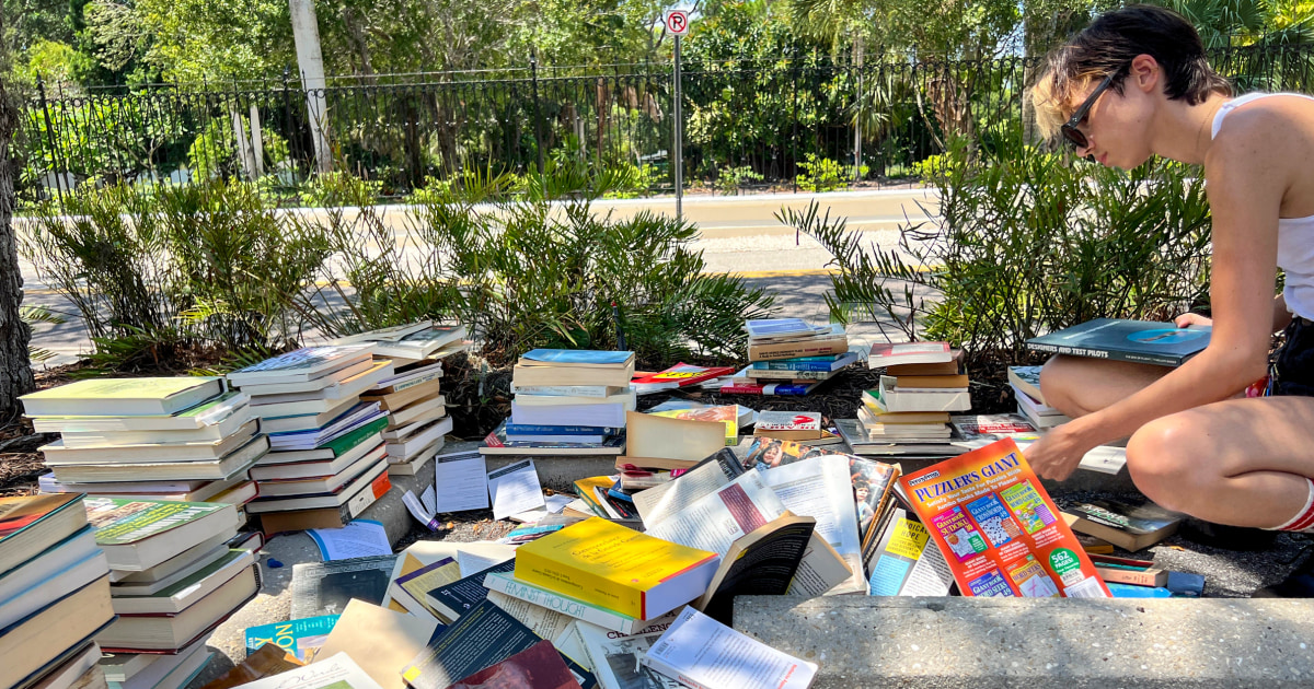 New College joga centenas de livros fora, muitos sobre questões LGBTQ, raça e direitos das mulheres