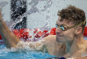 O francês Leon Marchand ganha duas medalhas de ouro em um dia histórico