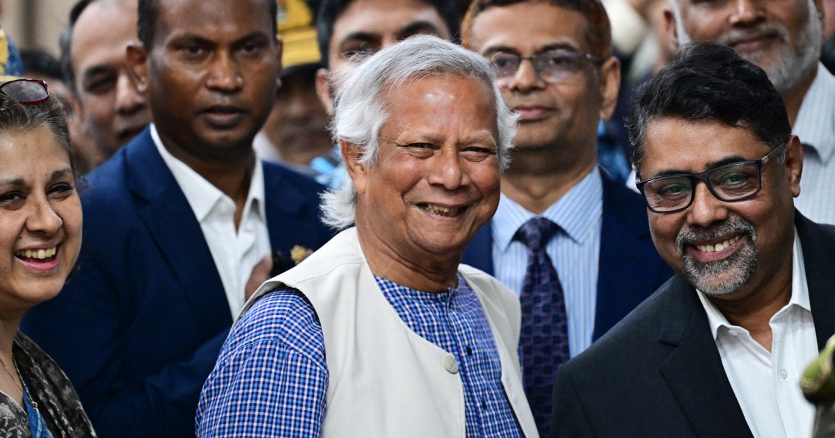 O laureado com o Nobel Yunus chega a Bangladesh para liderar o governo interino