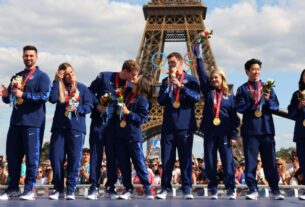 Os patinadores artísticos da equipe dos EUA finalmente conquistam medalhas de ouro em Paris