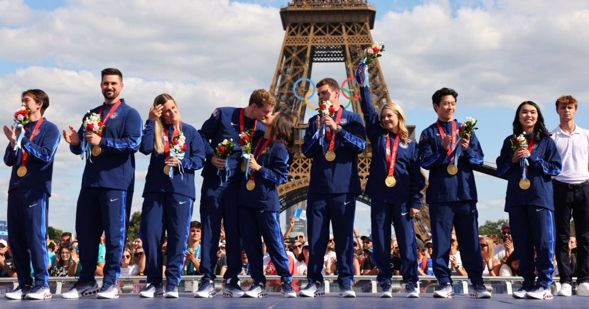 Os patinadores artísticos da equipe dos EUA finalmente conquistam medalhas de ouro em Paris