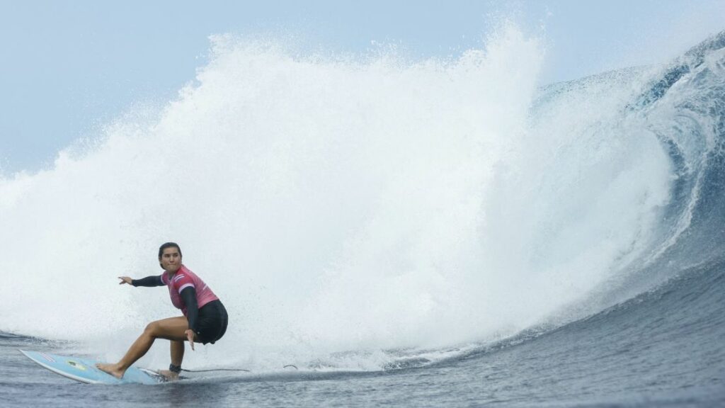 Paris 2024: costa-riquenha elimina Luana Silva e impede semifinal brasileira no surfe